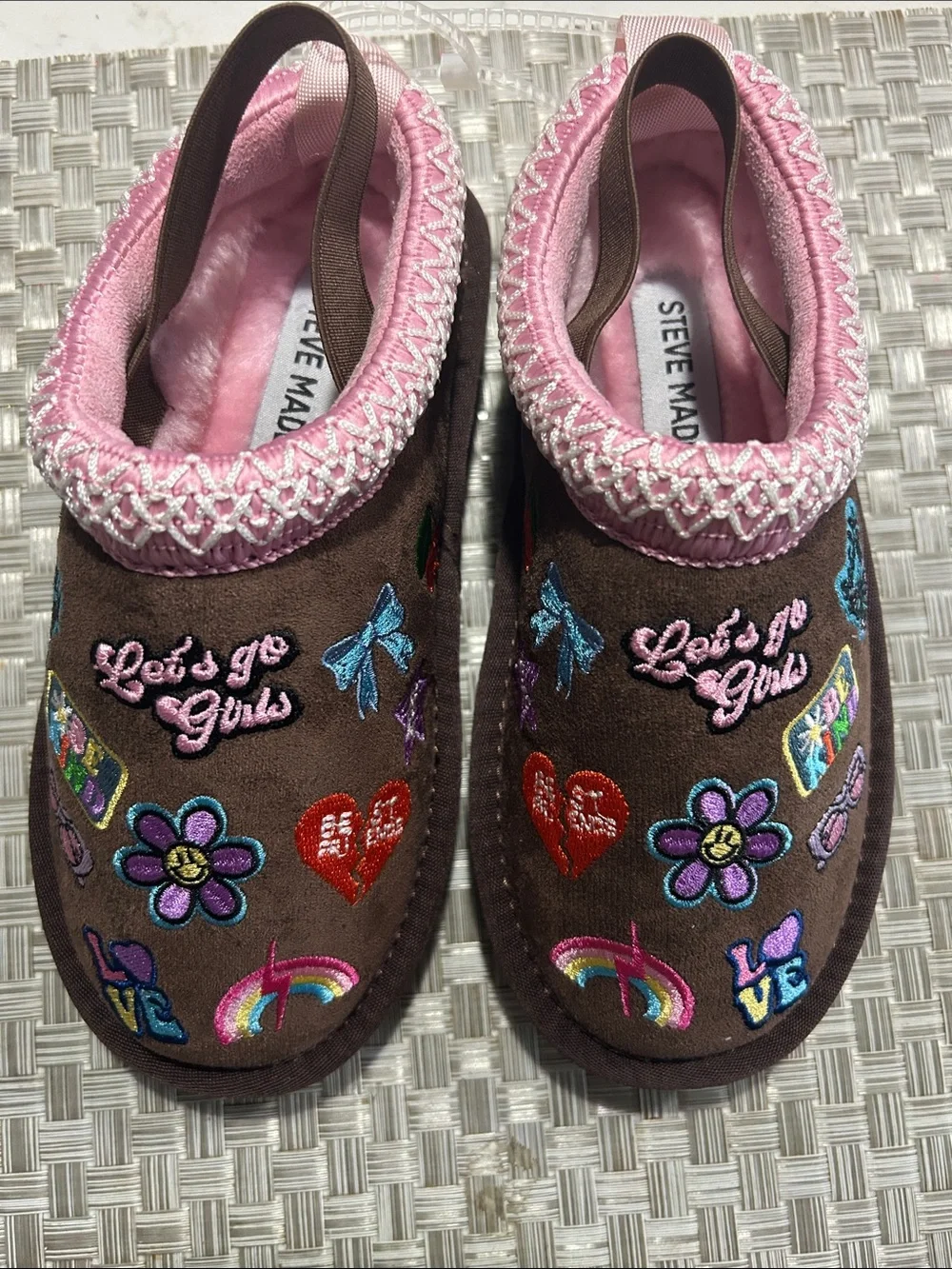 Steve Madden Kids Brown Slip-On Slippers with Pink Trim and Colorful Embroidery